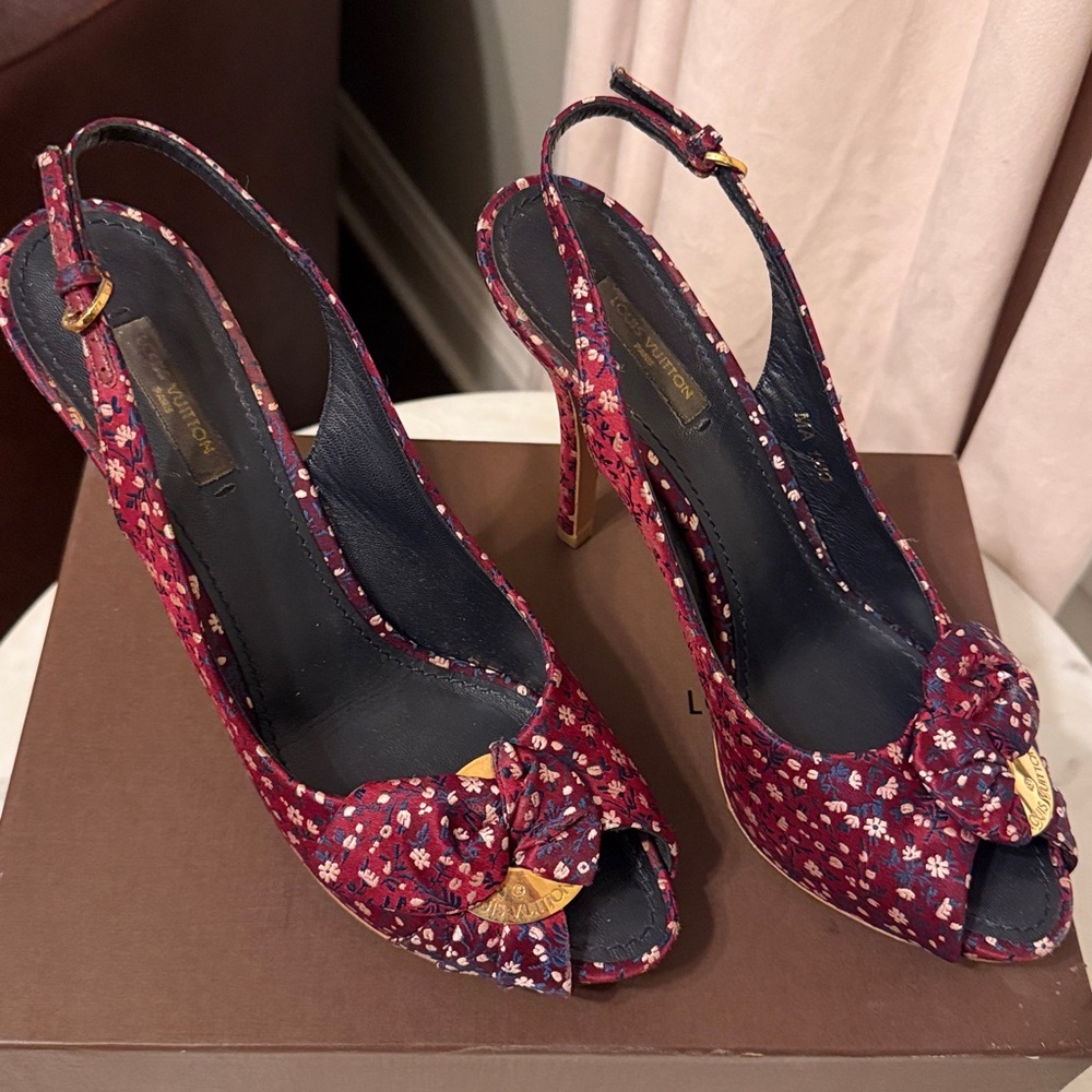Louis Vuitton floral heels size:37.5 w/ box